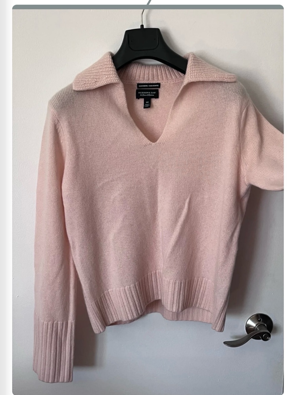 100%. Cachemire Soft Pale Pink V-Neck Collared Sweater